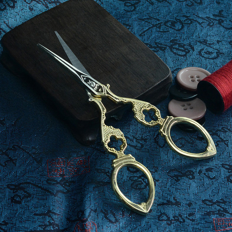 

Retro Classic Vintage Antique Cross Stitch Scissor