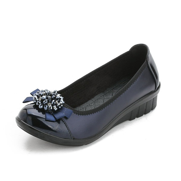 

Black Blue Flower Beaded Bowknot Flat Soft Sole Shoes