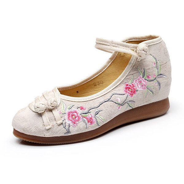

Chinese Knot Flower Vintage Flats, White
