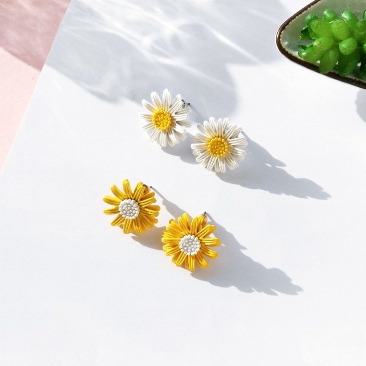 

Sweet Daisy Flower Stud Earrings, Yellow white
